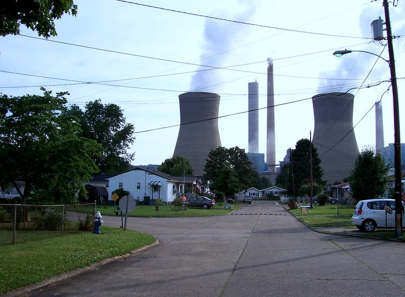 The Lingering Shadow of Redlining: Fossil Fuel Power Plants and Air Pollution