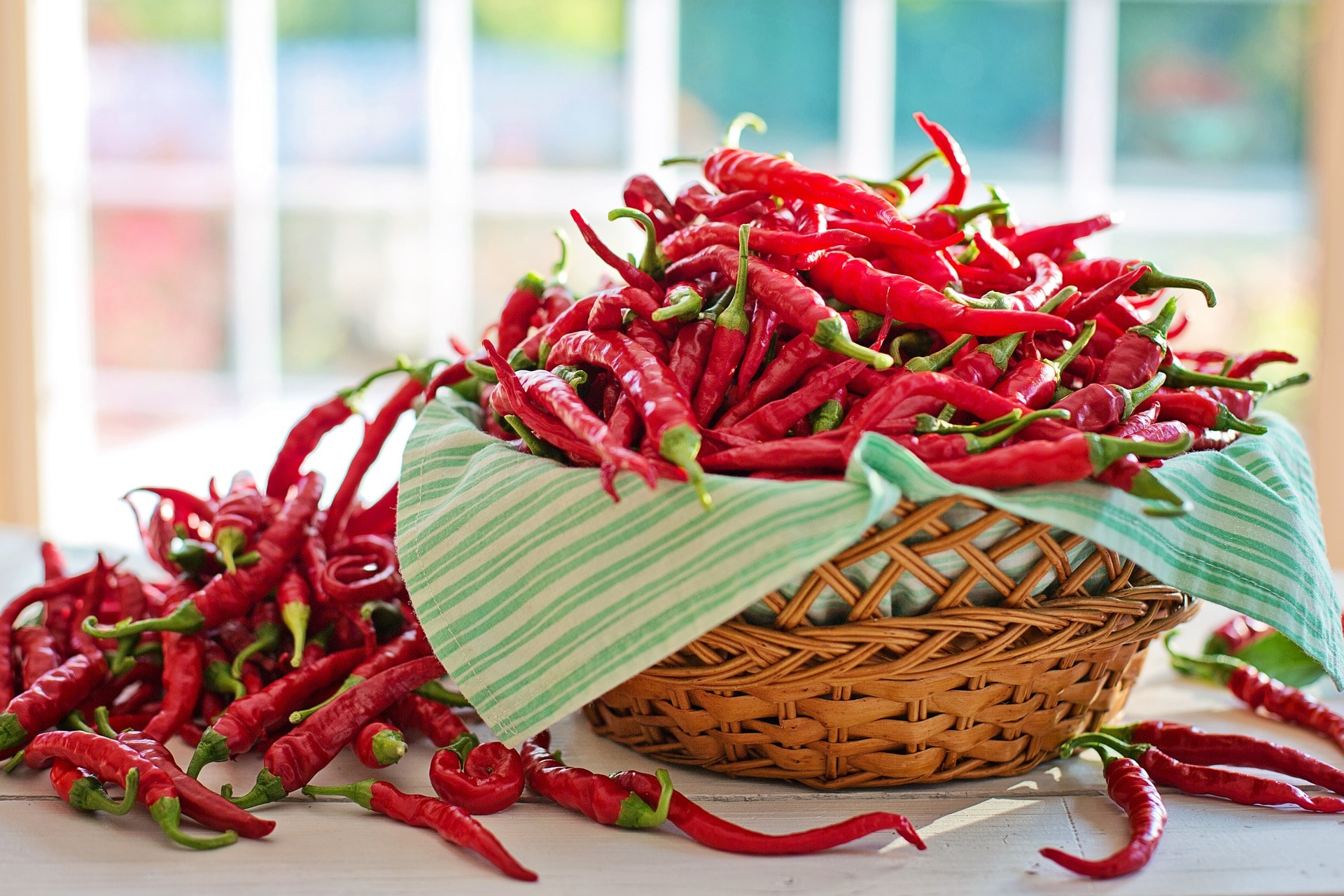 Spicing up restoration: can a dash of pepper powder defend native plants?