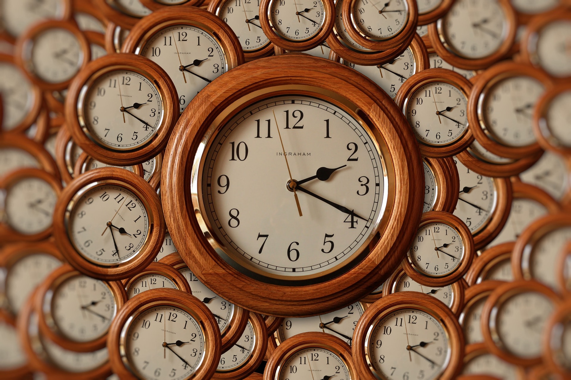 The travel time of light inside the hydrogen molecule