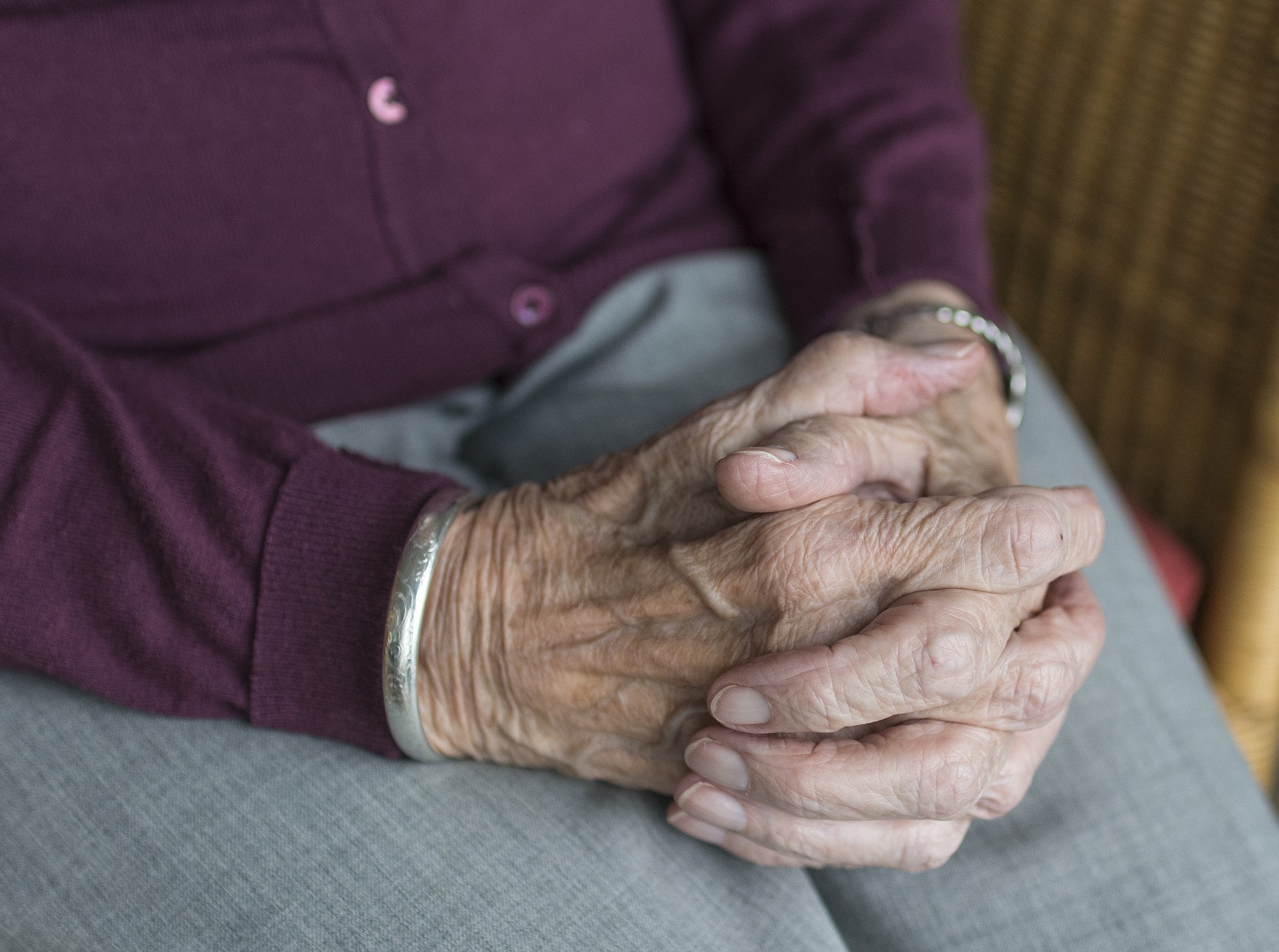 Unexpectedly stalled: the dynamics of brain blood flow in Alzheimer’s disease