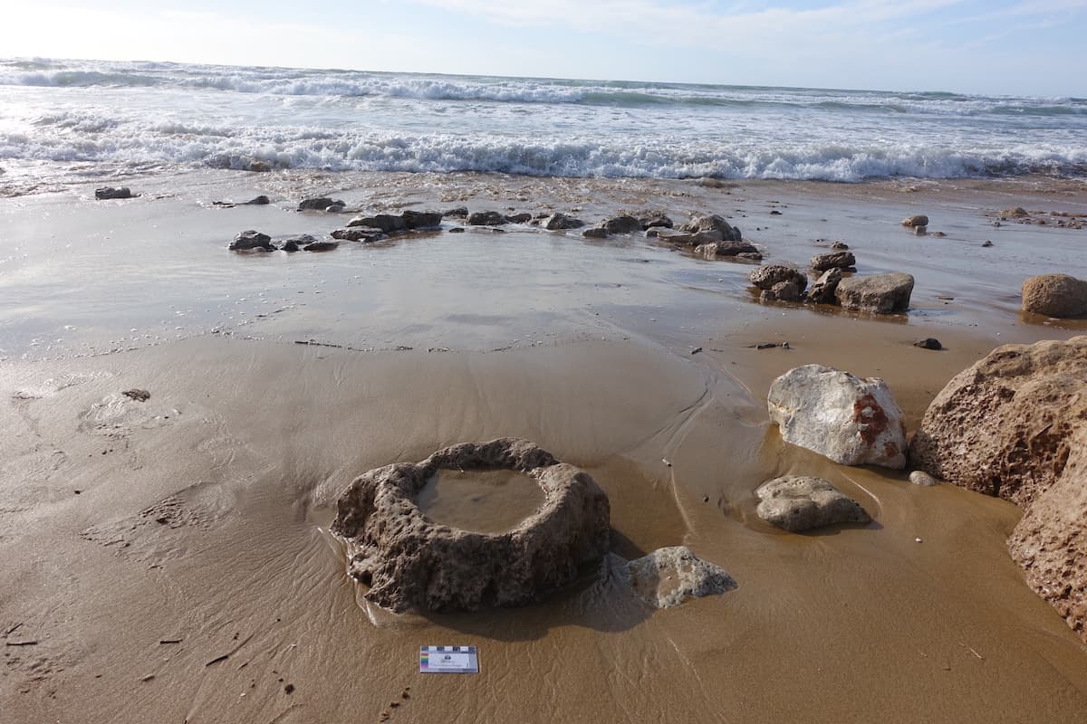 A prehistoric seawall to combat Mediterranean Sea-level rise