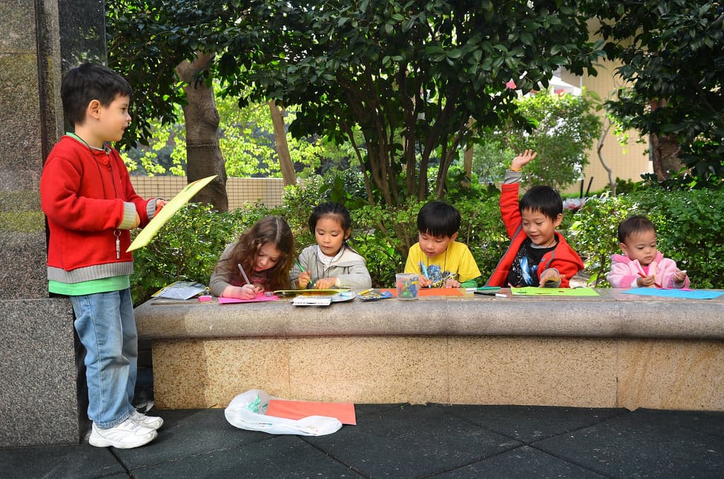 Children Prefer the Real Thing to Pretending