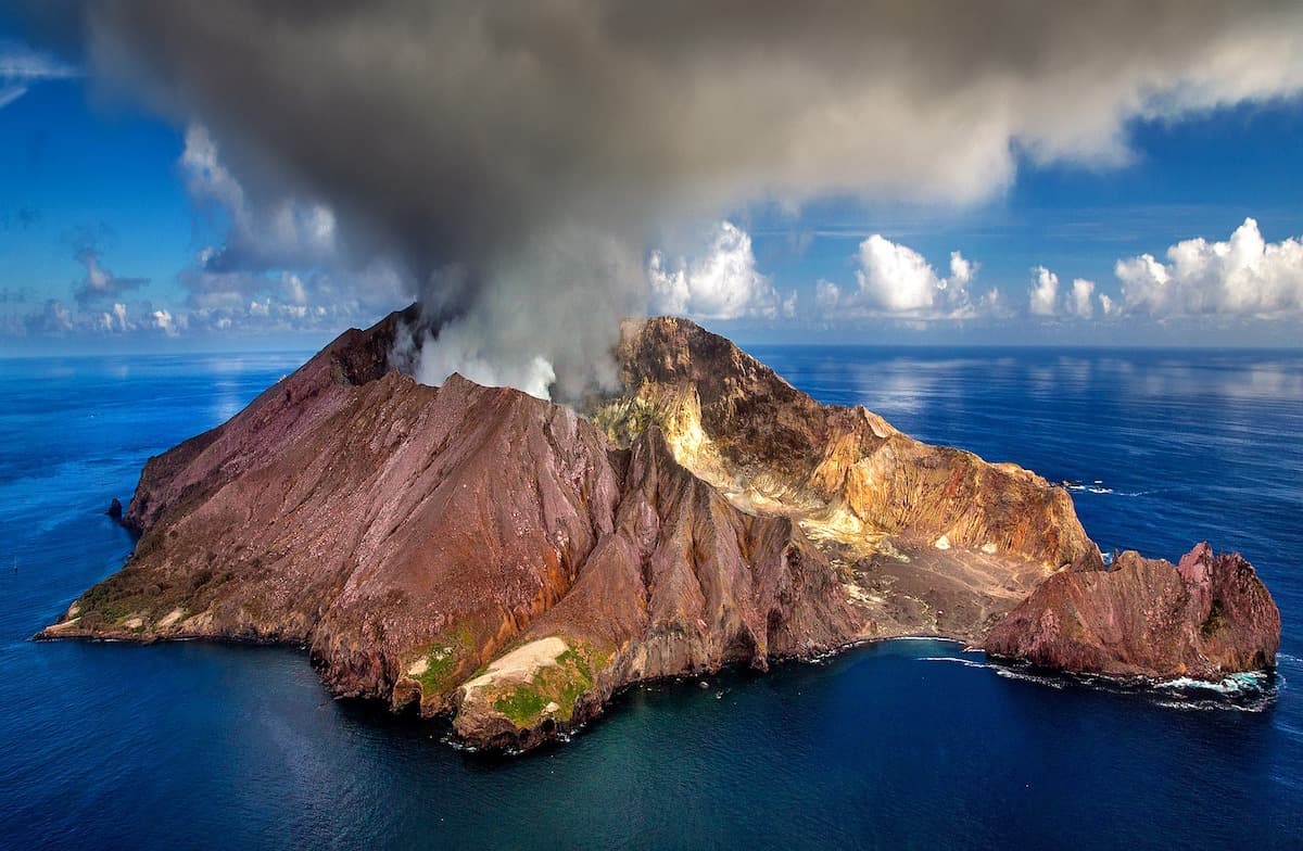 Solving the Bermuda mystery: an island that tells a story of a new way to form volcanoes