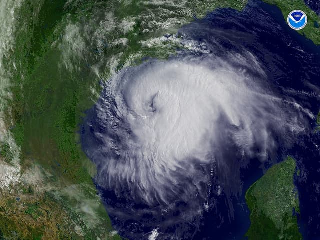 The climate's barrier to coastal hurricanes