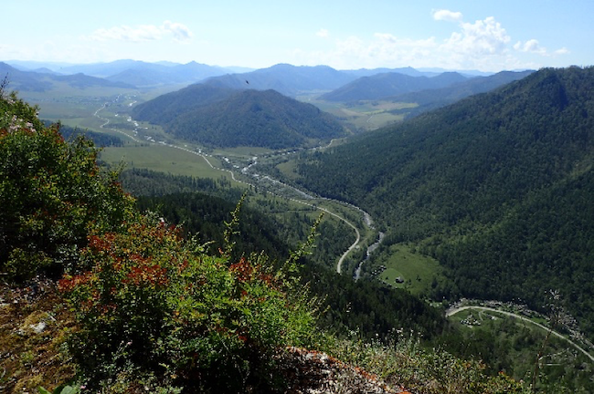 Anui River valley in which Denisova Cave is located.